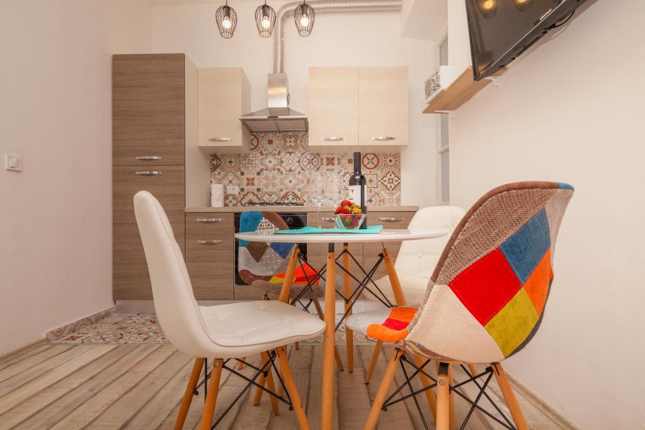 Main Square Apartment Пула Екстериор снимка